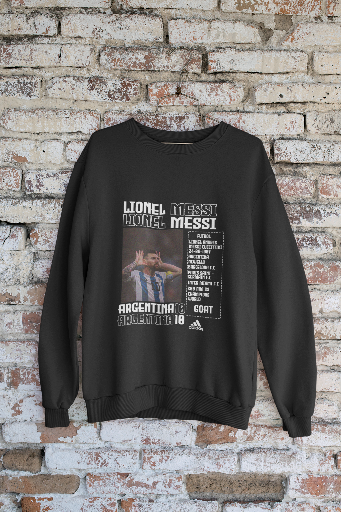 Lionel Messi "Argentina 10" GOAT Football - Unisex Sweatshirt by RanggRiwaaz